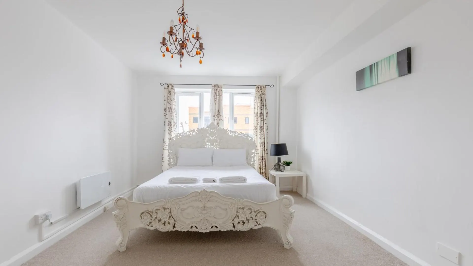 Well Located 2Bd Flat 20 Mins To Tower Bridge! contacts